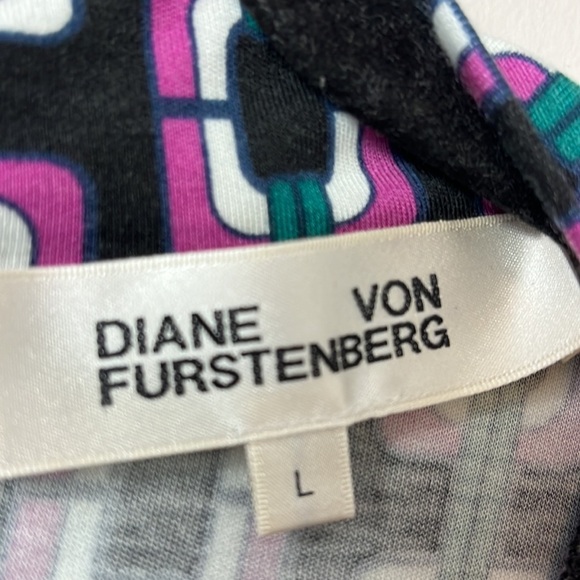 Diane Von Furstenberg Doha ruched sleeve chain printed top, mock neck - Picture 3 of 4